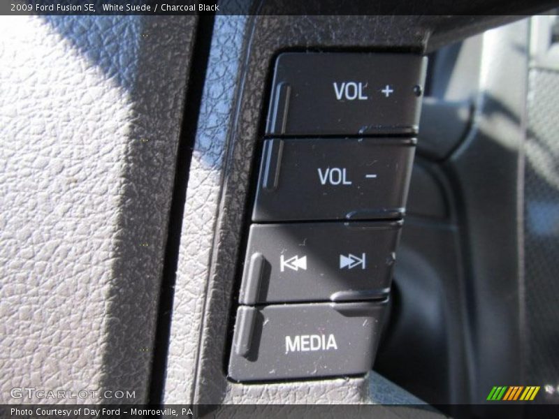 White Suede / Charcoal Black 2009 Ford Fusion SE