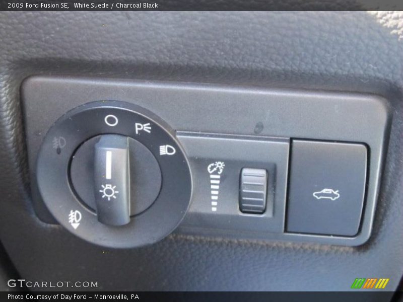 White Suede / Charcoal Black 2009 Ford Fusion SE