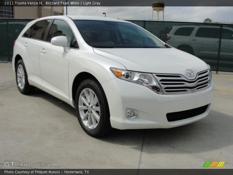 Front 3/4 View of 2011 Venza I4