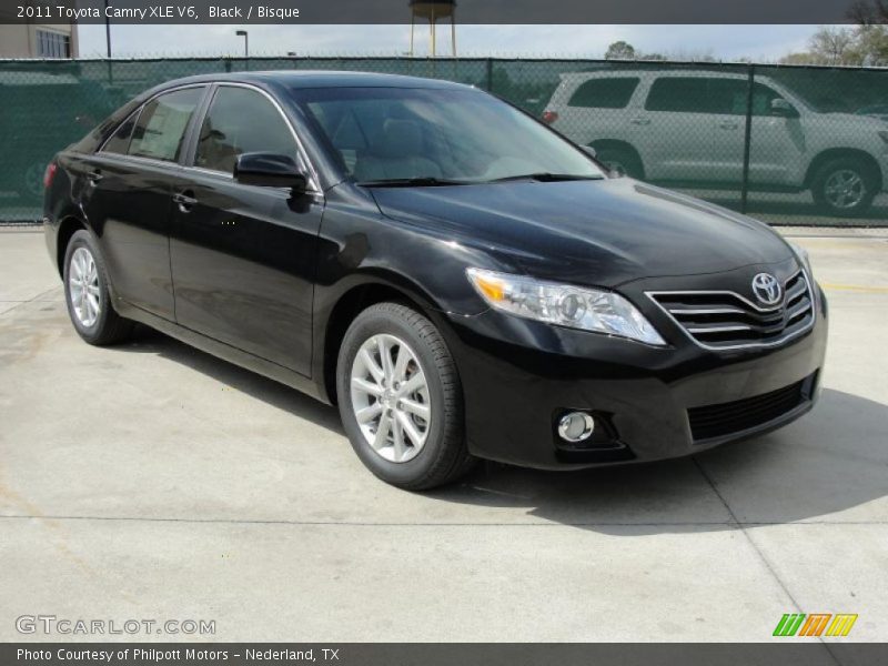Front 3/4 View of 2011 Camry XLE V6
