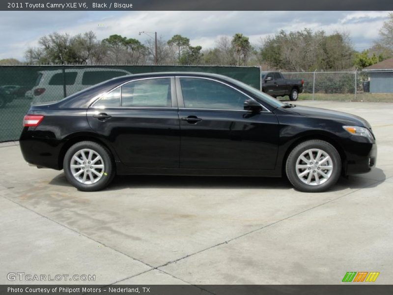 Black / Bisque 2011 Toyota Camry XLE V6