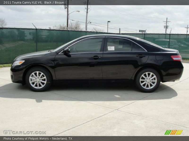 Black / Bisque 2011 Toyota Camry XLE V6