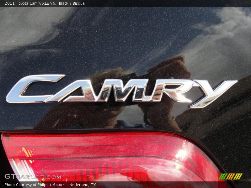 Black / Bisque 2011 Toyota Camry XLE V6