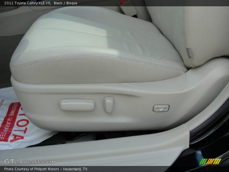 Black / Bisque 2011 Toyota Camry XLE V6