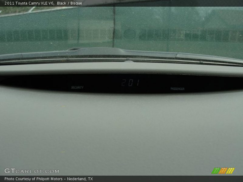 Black / Bisque 2011 Toyota Camry XLE V6