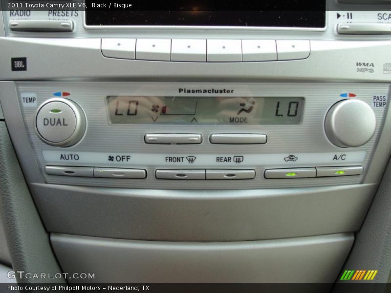 Controls of 2011 Camry XLE V6
