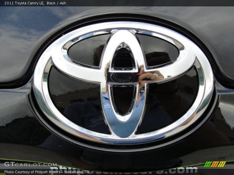 Black / Ash 2011 Toyota Camry LE