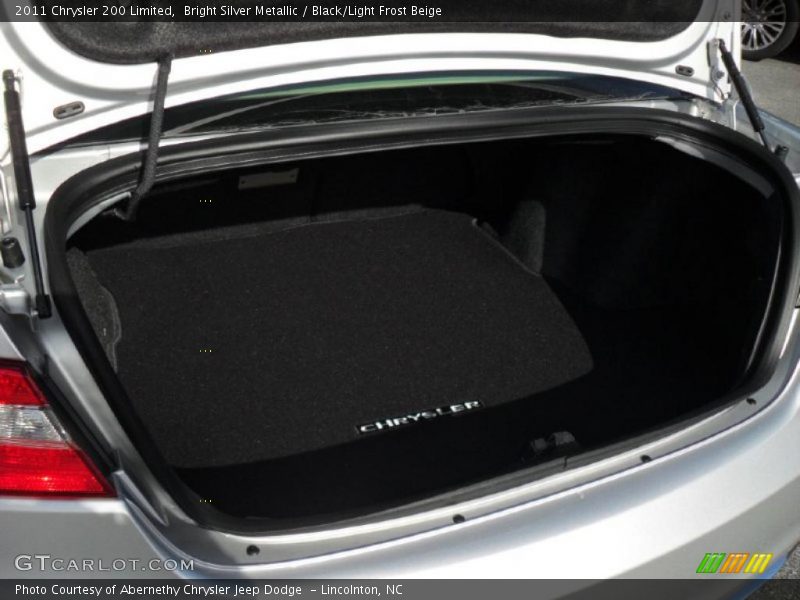  2011 200 Limited Trunk