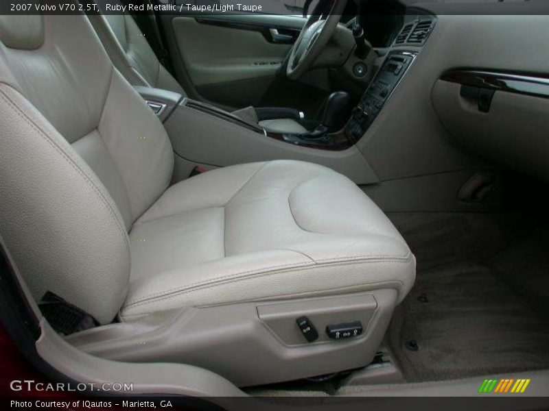  2007 V70 2.5T Taupe/Light Taupe Interior