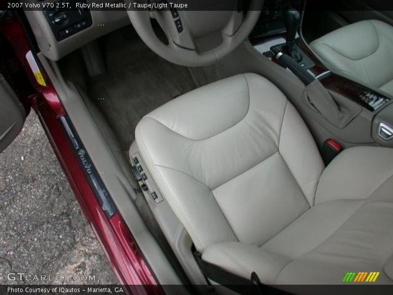  2007 V70 2.5T Taupe/Light Taupe Interior