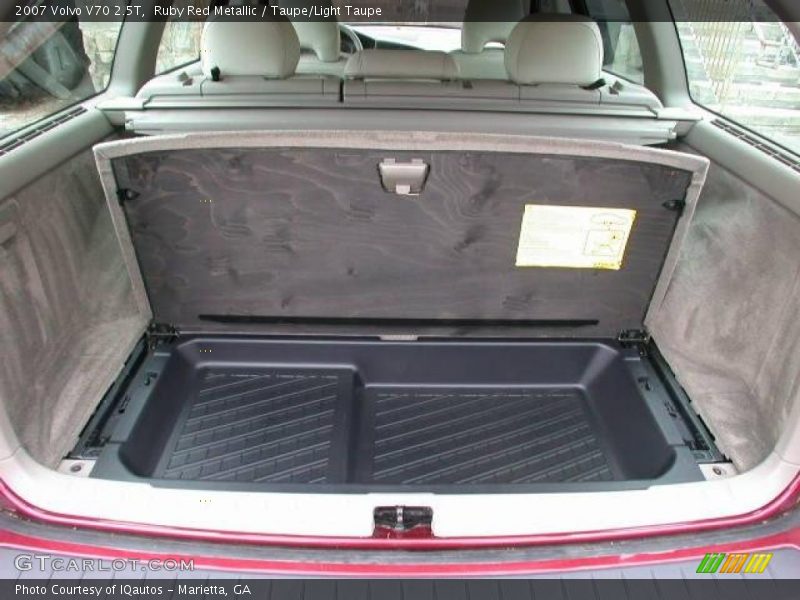  2007 V70 2.5T Trunk