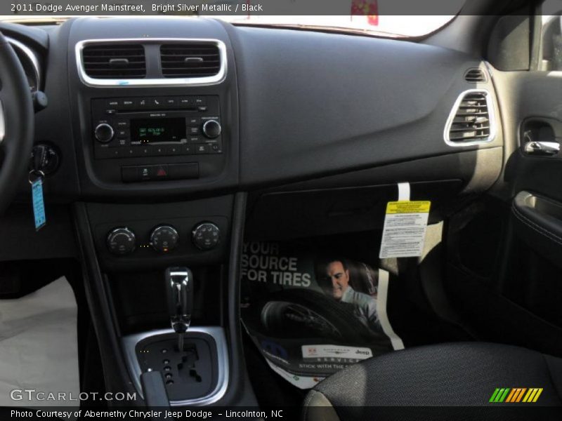 Bright Silver Metallic / Black 2011 Dodge Avenger Mainstreet