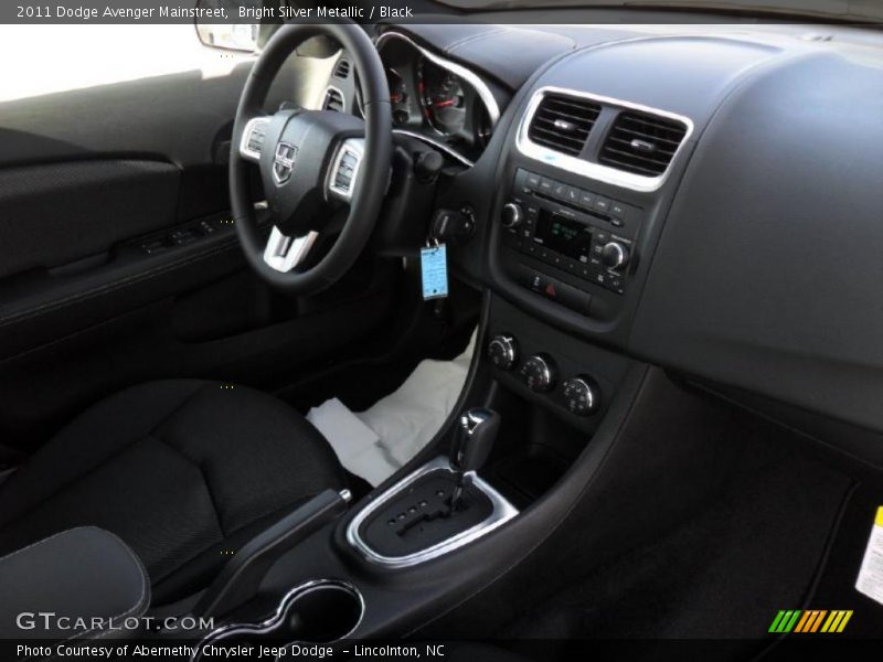 Bright Silver Metallic / Black 2011 Dodge Avenger Mainstreet