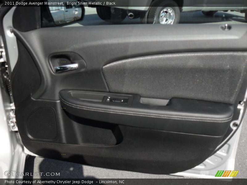 Bright Silver Metallic / Black 2011 Dodge Avenger Mainstreet