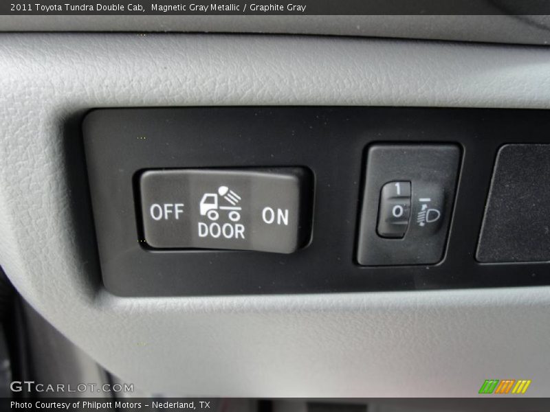 Magnetic Gray Metallic / Graphite Gray 2011 Toyota Tundra Double Cab