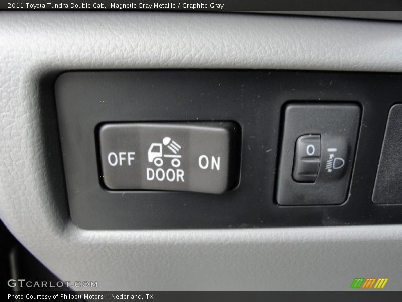 Magnetic Gray Metallic / Graphite Gray 2011 Toyota Tundra Double Cab