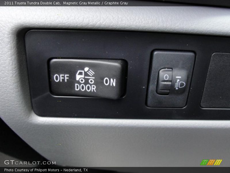 Magnetic Gray Metallic / Graphite Gray 2011 Toyota Tundra Double Cab