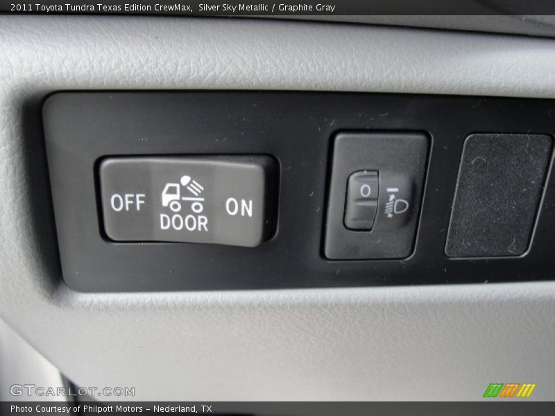 Silver Sky Metallic / Graphite Gray 2011 Toyota Tundra Texas Edition CrewMax