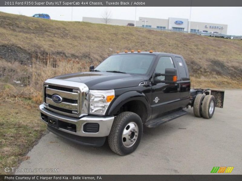 Front 3/4 View of 2011 F350 Super Duty XLT SuperCab 4x4 Chassis