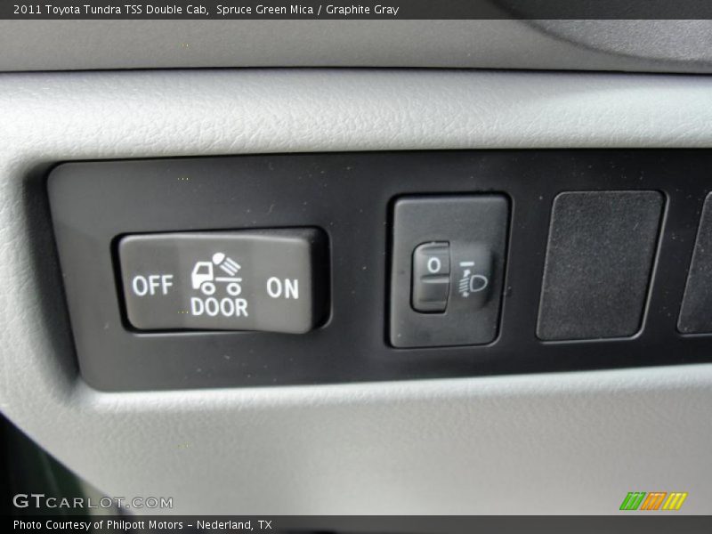 Controls of 2011 Tundra TSS Double Cab