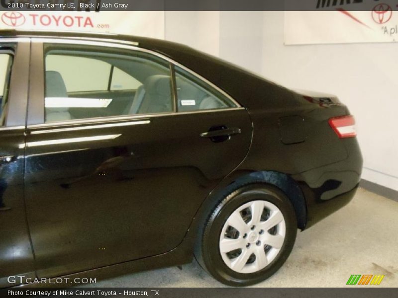Black / Ash Gray 2010 Toyota Camry LE