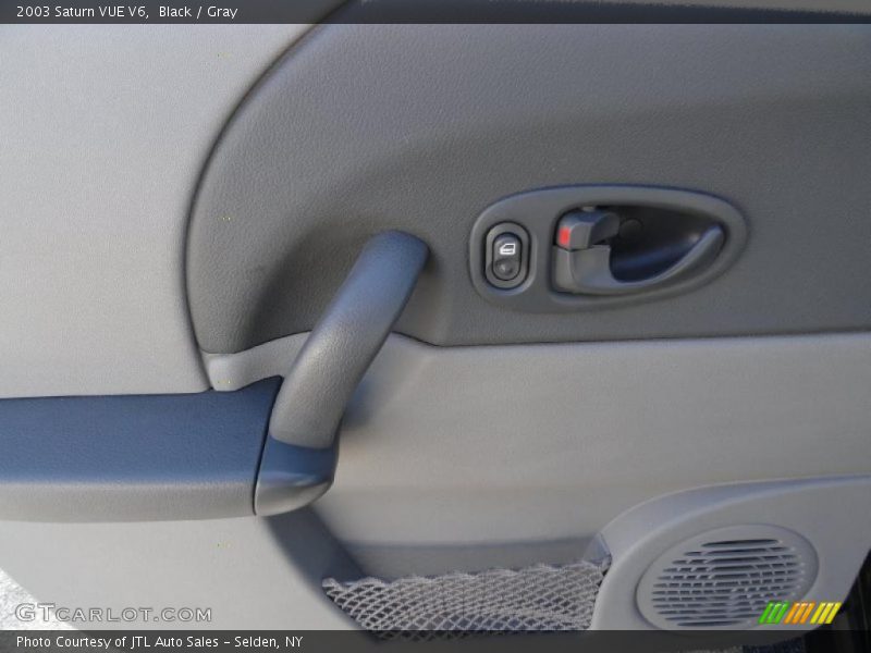 Black / Gray 2003 Saturn VUE V6
