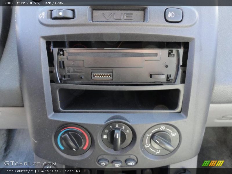 Black / Gray 2003 Saturn VUE V6