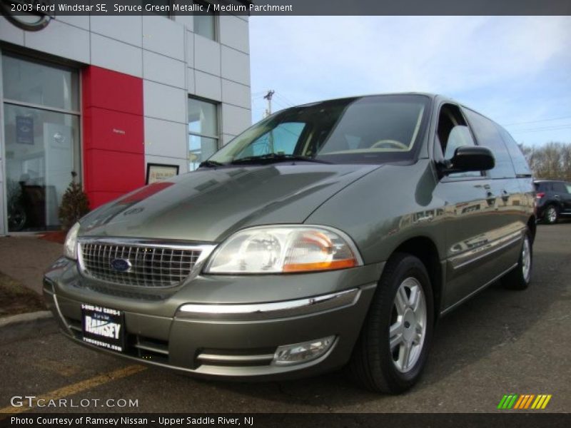 Front 3/4 View of 2003 Windstar SE