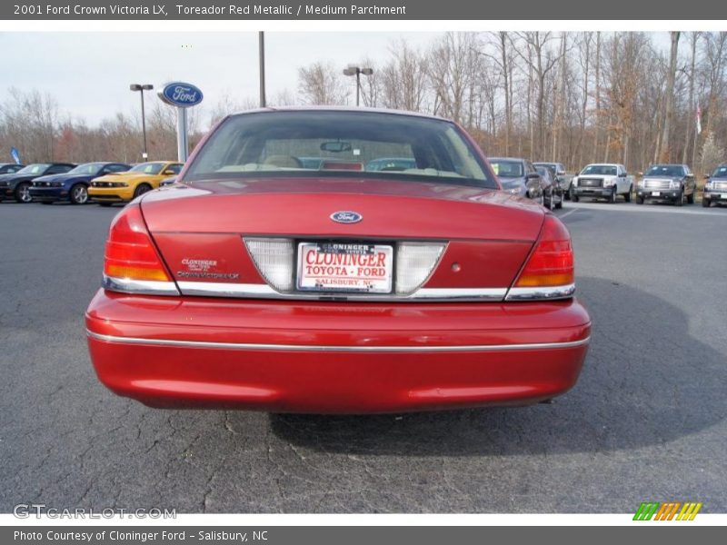 Toreador Red Metallic / Medium Parchment 2001 Ford Crown Victoria LX