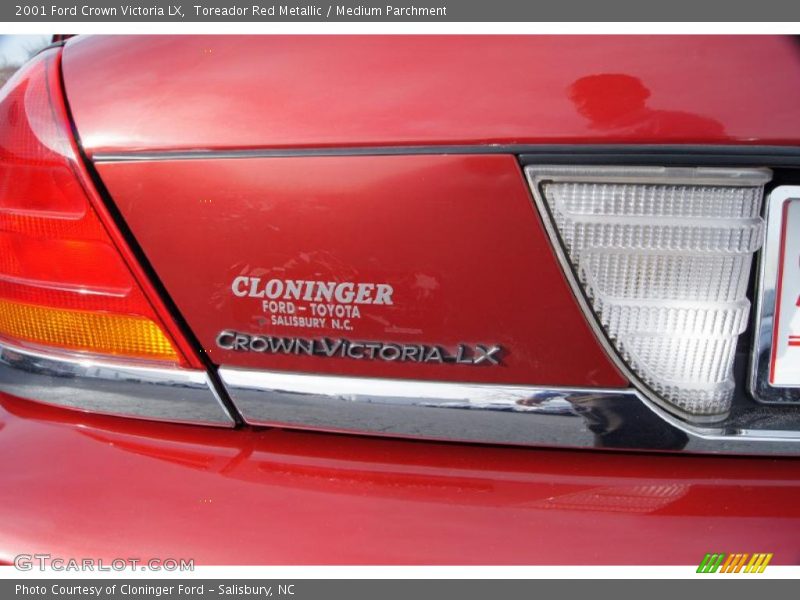 Toreador Red Metallic / Medium Parchment 2001 Ford Crown Victoria LX