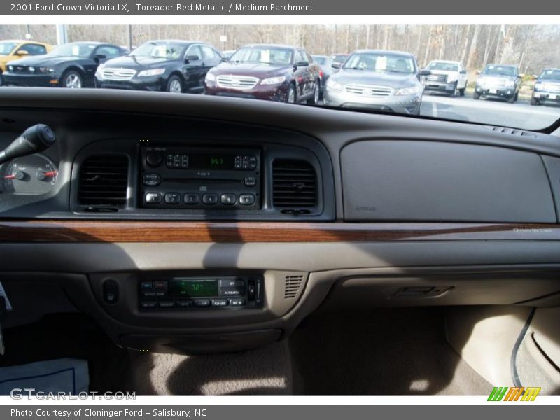 Toreador Red Metallic / Medium Parchment 2001 Ford Crown Victoria LX