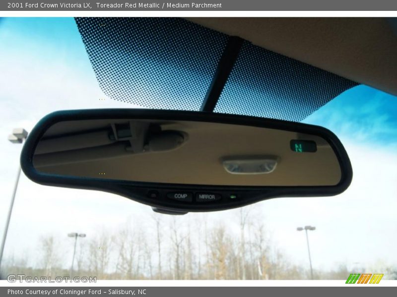 Toreador Red Metallic / Medium Parchment 2001 Ford Crown Victoria LX