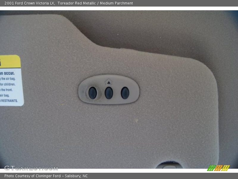 Toreador Red Metallic / Medium Parchment 2001 Ford Crown Victoria LX