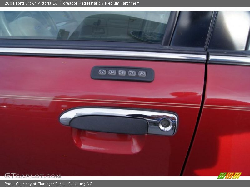Toreador Red Metallic / Medium Parchment 2001 Ford Crown Victoria LX