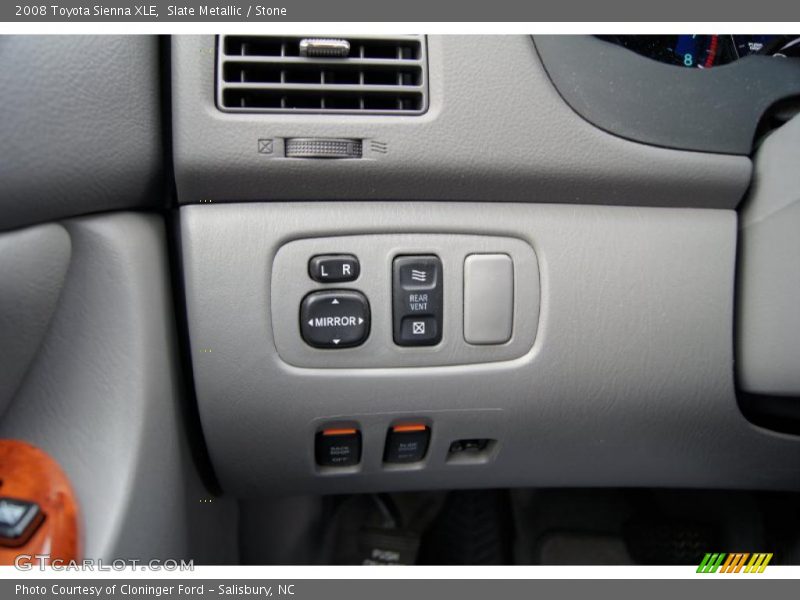 Controls of 2008 Sienna XLE