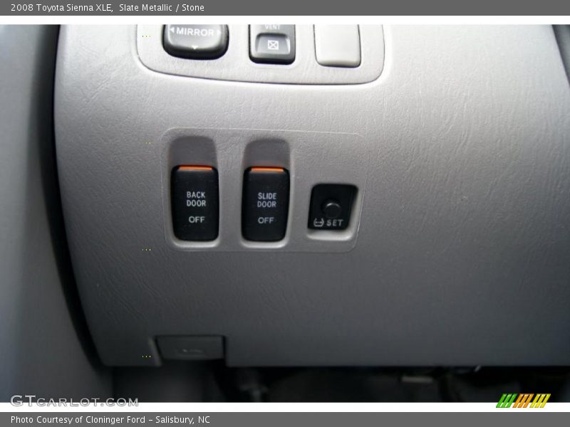 Controls of 2008 Sienna XLE