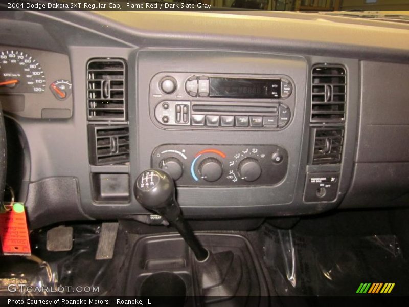 Controls of 2004 Dakota SXT Regular Cab