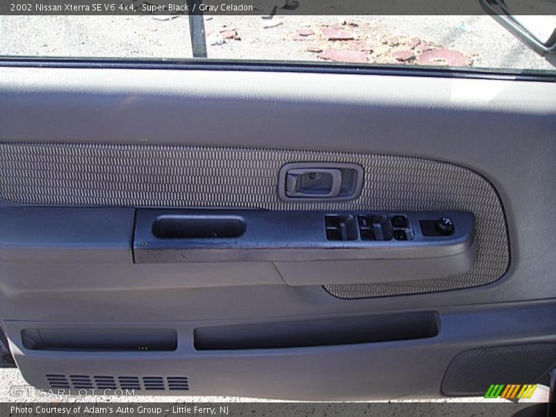 Super Black / Gray Celadon 2002 Nissan Xterra SE V6 4x4