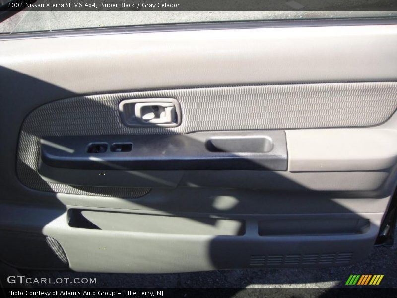 Super Black / Gray Celadon 2002 Nissan Xterra SE V6 4x4
