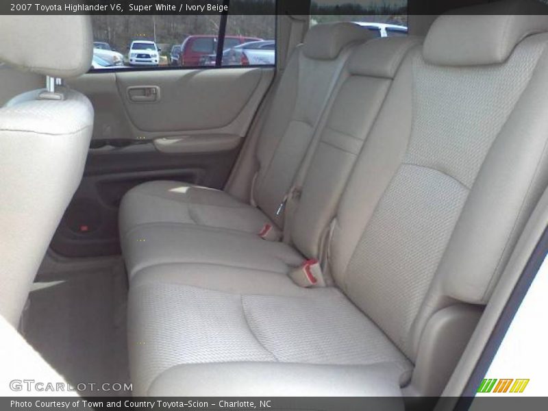Super White / Ivory Beige 2007 Toyota Highlander V6
