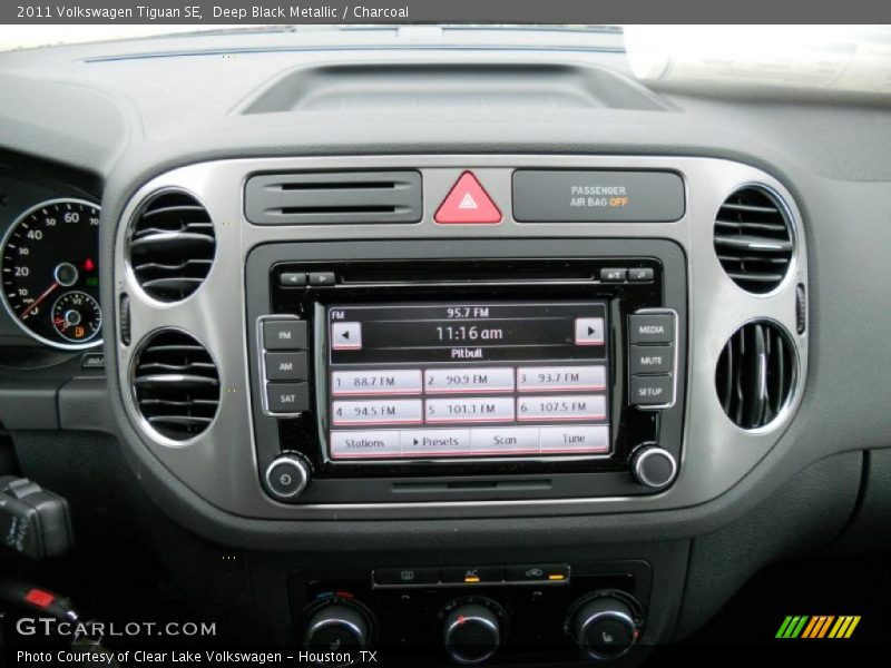 Dashboard of 2011 Tiguan SE