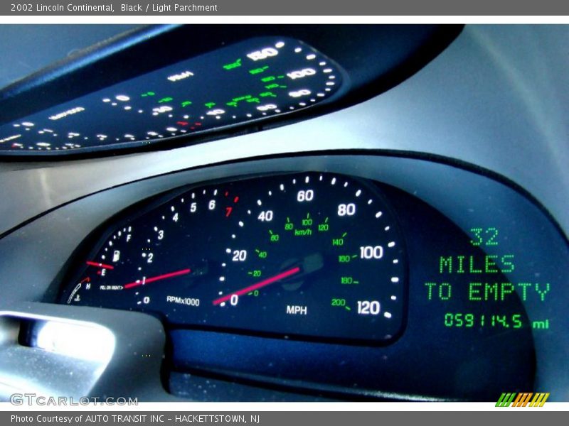 Black / Light Parchment 2002 Lincoln Continental