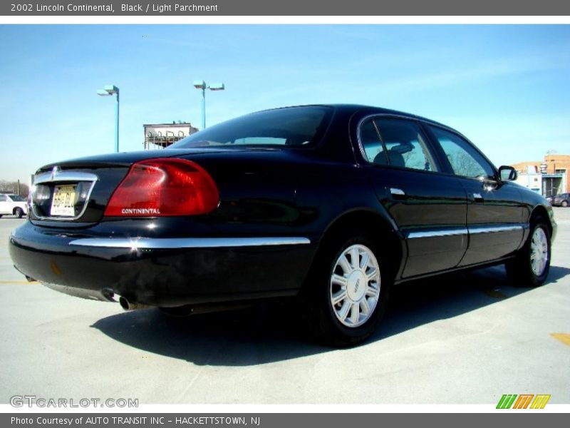 Black / Light Parchment 2002 Lincoln Continental