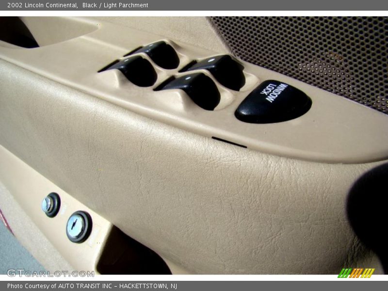 Black / Light Parchment 2002 Lincoln Continental