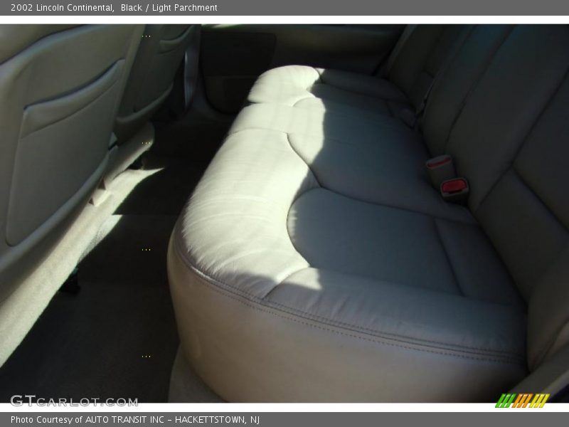 Black / Light Parchment 2002 Lincoln Continental
