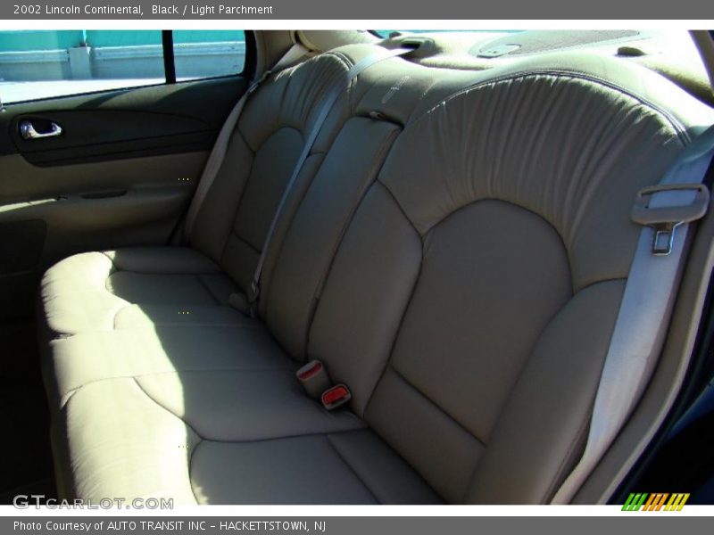 Black / Light Parchment 2002 Lincoln Continental