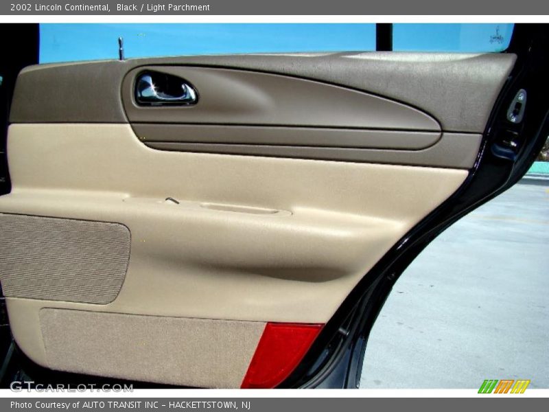 Black / Light Parchment 2002 Lincoln Continental