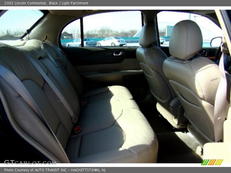 Black / Light Parchment 2002 Lincoln Continental
