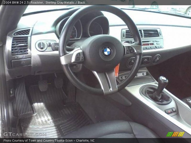 Dashboard of 2004 Z4 2.5i Roadster