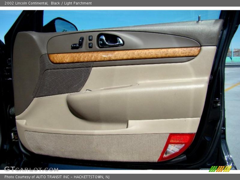 Black / Light Parchment 2002 Lincoln Continental